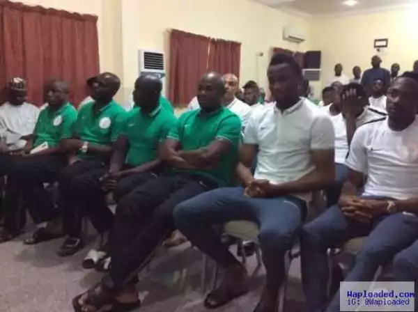 Governor Nasir El-Rufai spends time with the Super Eagles team, assures them of full support